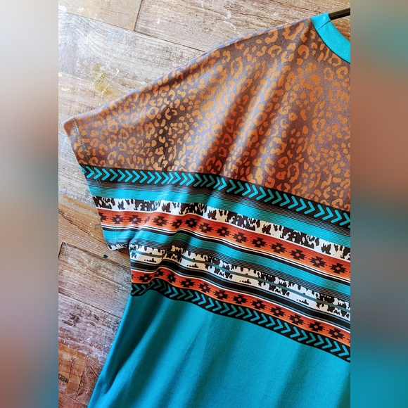 Sunshine and Rodeos Aztec/Turquoise Western Tee - Picture 13 of 14